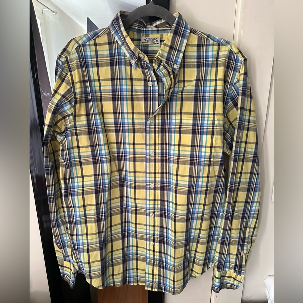 Mens plaid collard button down dress shirt / size M